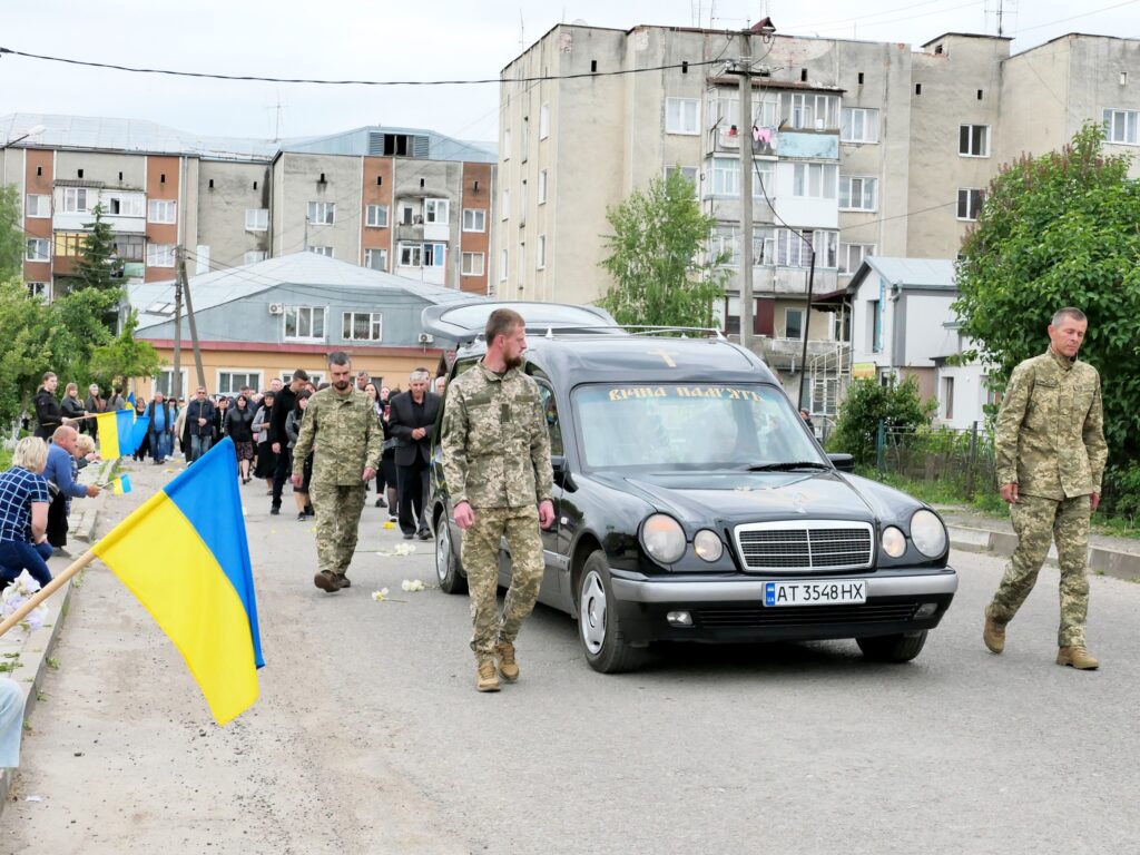 У Тисмениці попрощалися з полеглим Героєм Павлом Фученком ФОТО