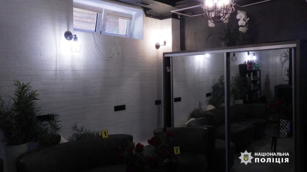 Крадіжки з салону краси та квартири: франківські поліцейські розшукали та затримали злодіїв. ФОТО