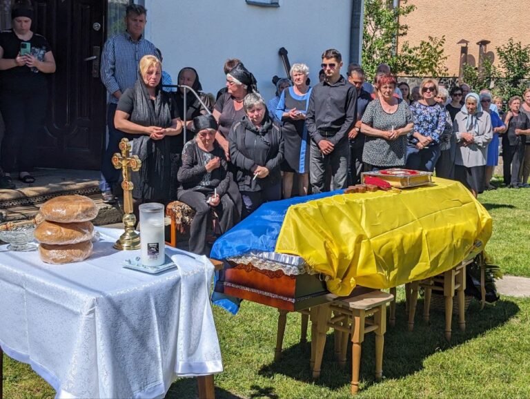 Назавжди до рідного дому на Прикарпаття повернувся захисник Богдан Вінчерський