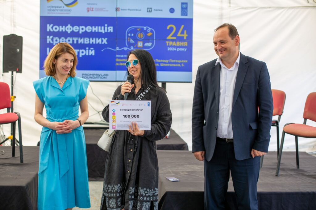 До 100 000 гривень на реалізацію проєктів: У Франківську нагородили переможців конкурсу