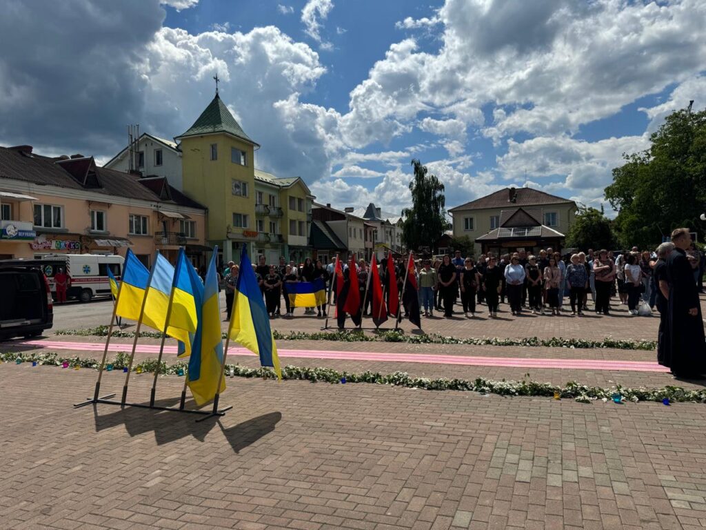 На Косівщині сьогодні поховають загиблого земляка-героя Івана Угринюка