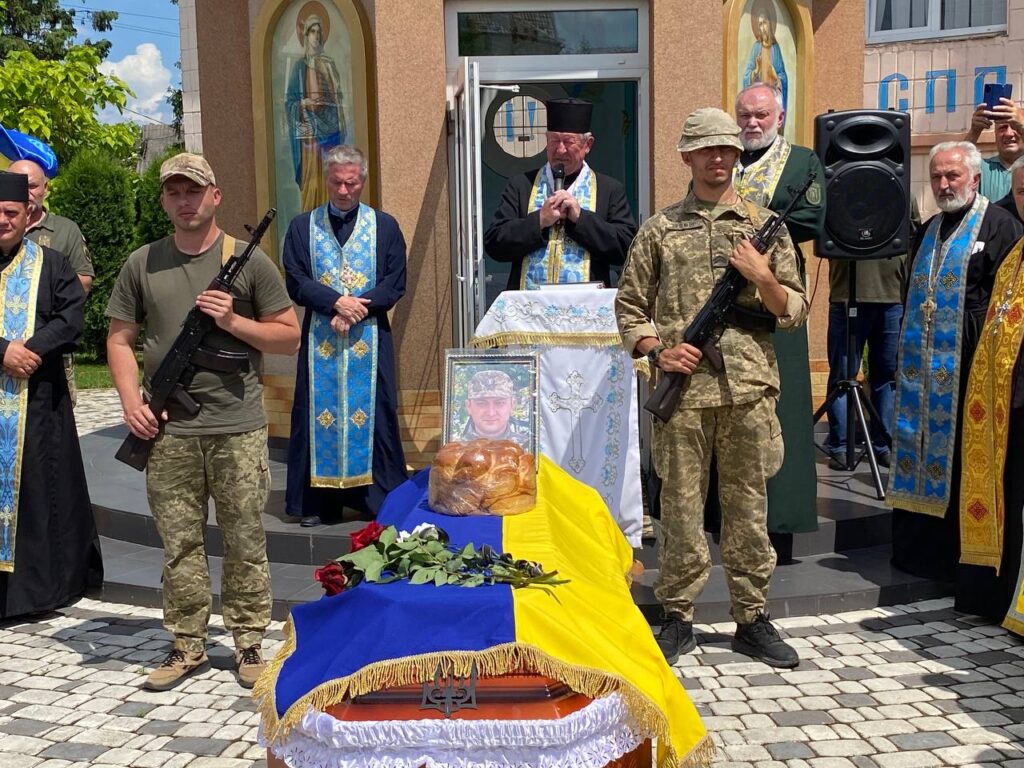 Городенківська громада віддала шану Герою,Андрію Долинському,Городенківська міська рада