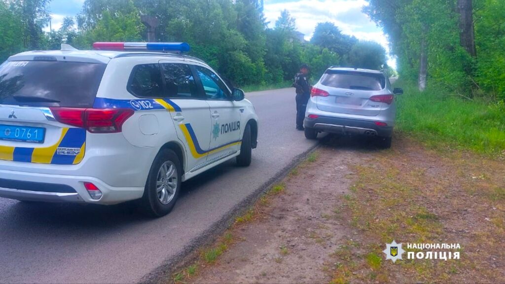 Були напідпитку і намагались дати хабаря,поліцейські Прикарпаття викрили водіїв-порушників