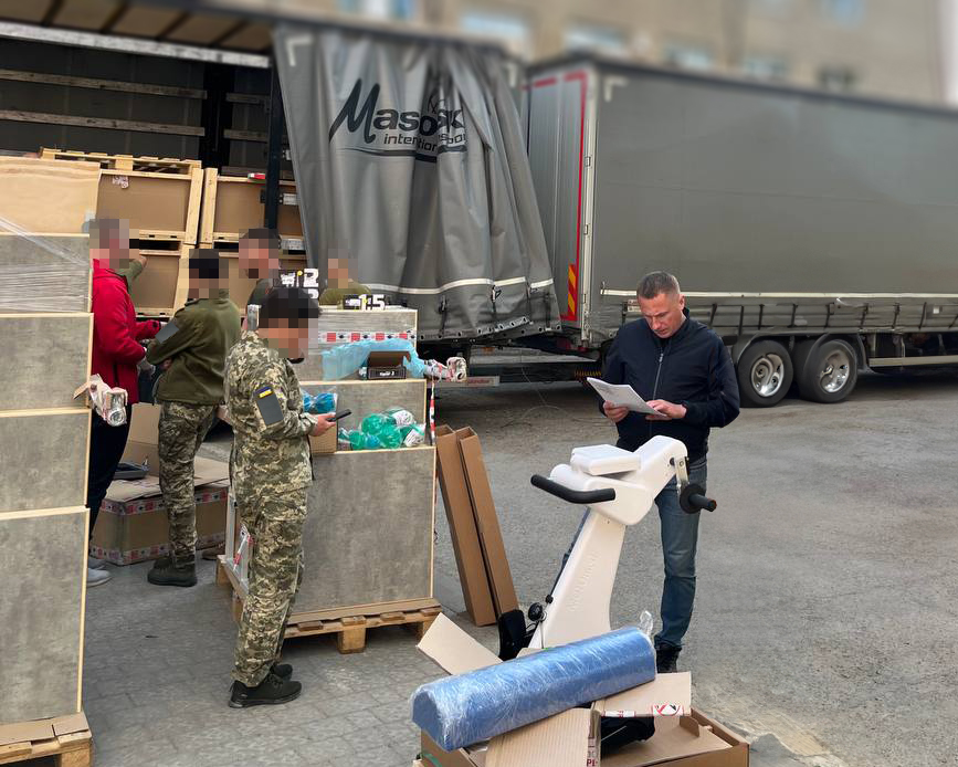 Партнери з Польщі передали сучасне обладнання для реабілітації воїнів на Прикарпатті. ФОТО