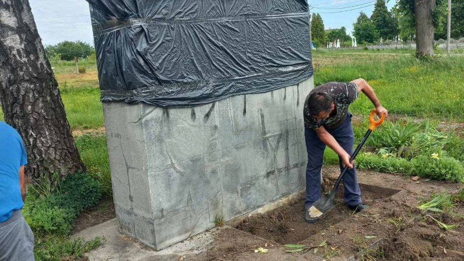 У селі Боднарів на Франківщині розкопали останки радянського солдата