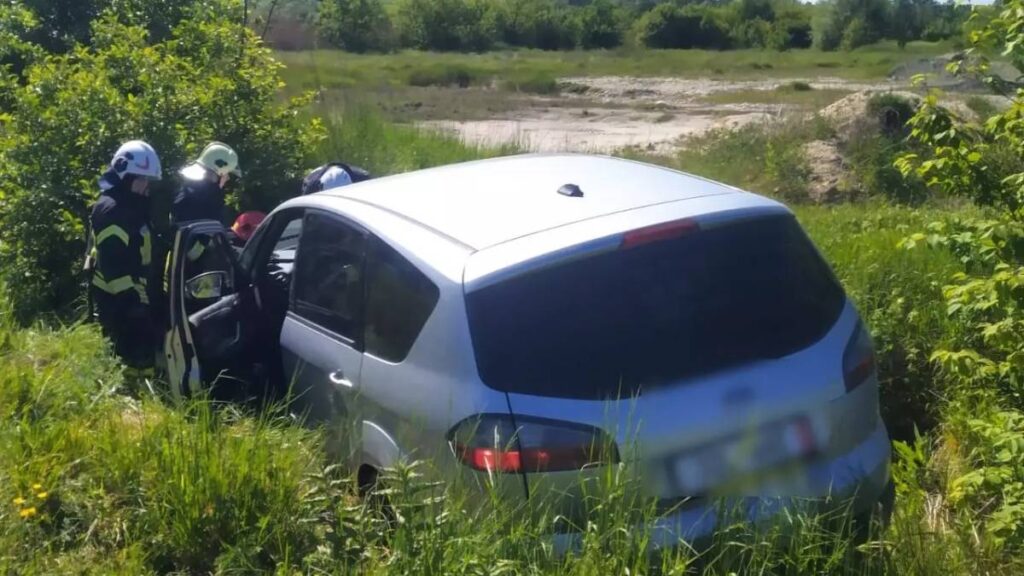 На об’їзній Тлумача авто злетіло з дороги