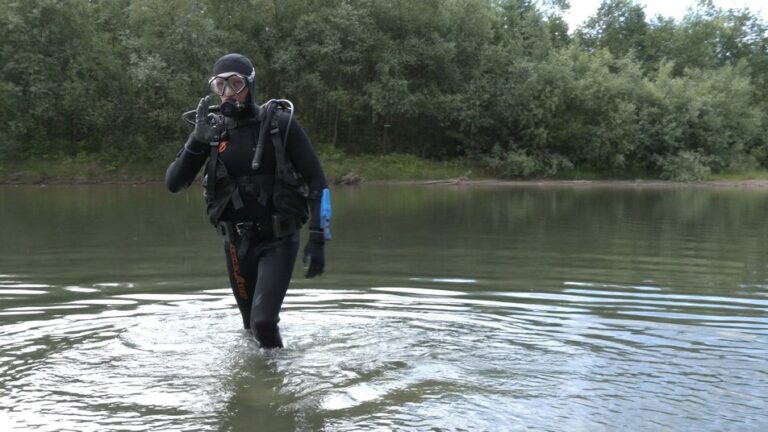 У Франківській громаді водолази розчищають річки та озера