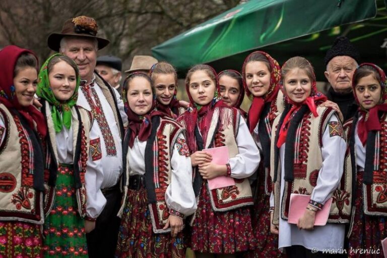 Генетичний код нації: де на Прикарпатті знайти та вдало вибрати вишиванку на свято й будень