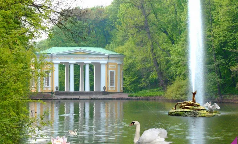 Куди поїхати в травні в Україні: 6 дивовижних місць