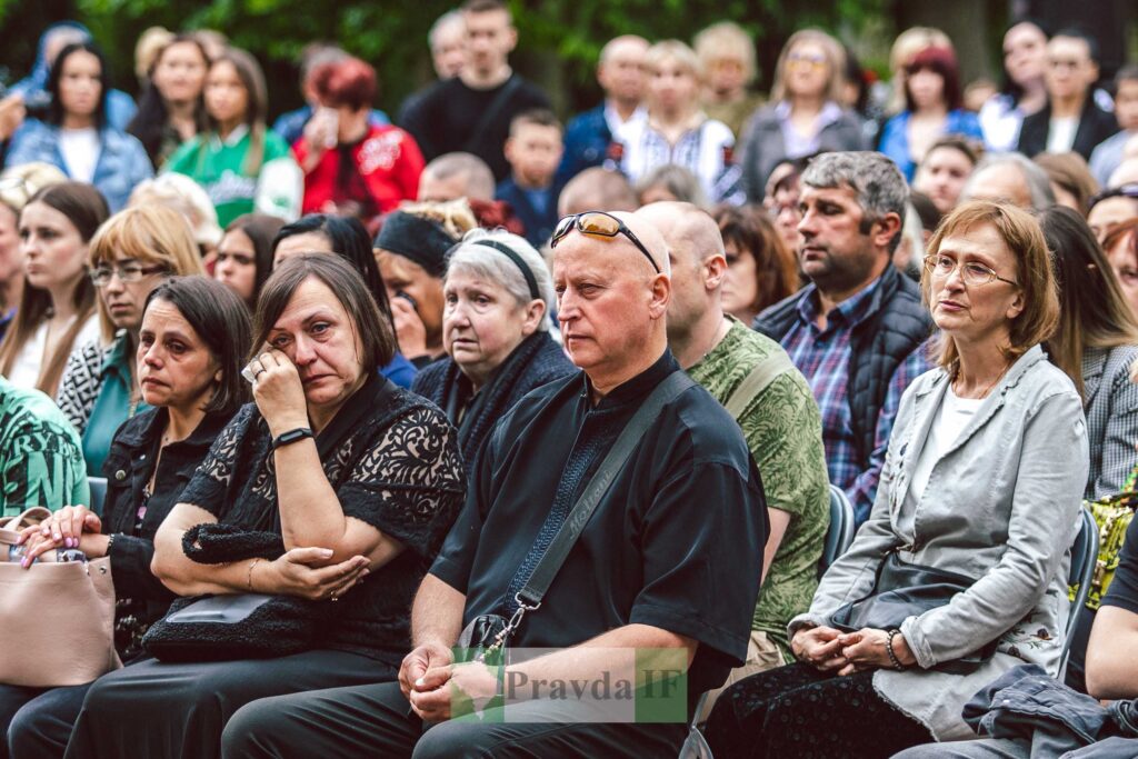 У Франківську на День міста вручили нагороди сім'ям загиблих воїнів. ФОТОРЕПОРТАЖ