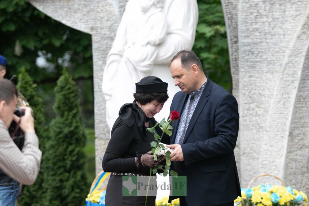 У Франківську на День міста вручили нагороди сім'ям загиблих воїнів. ФОТОРЕПОРТАЖ