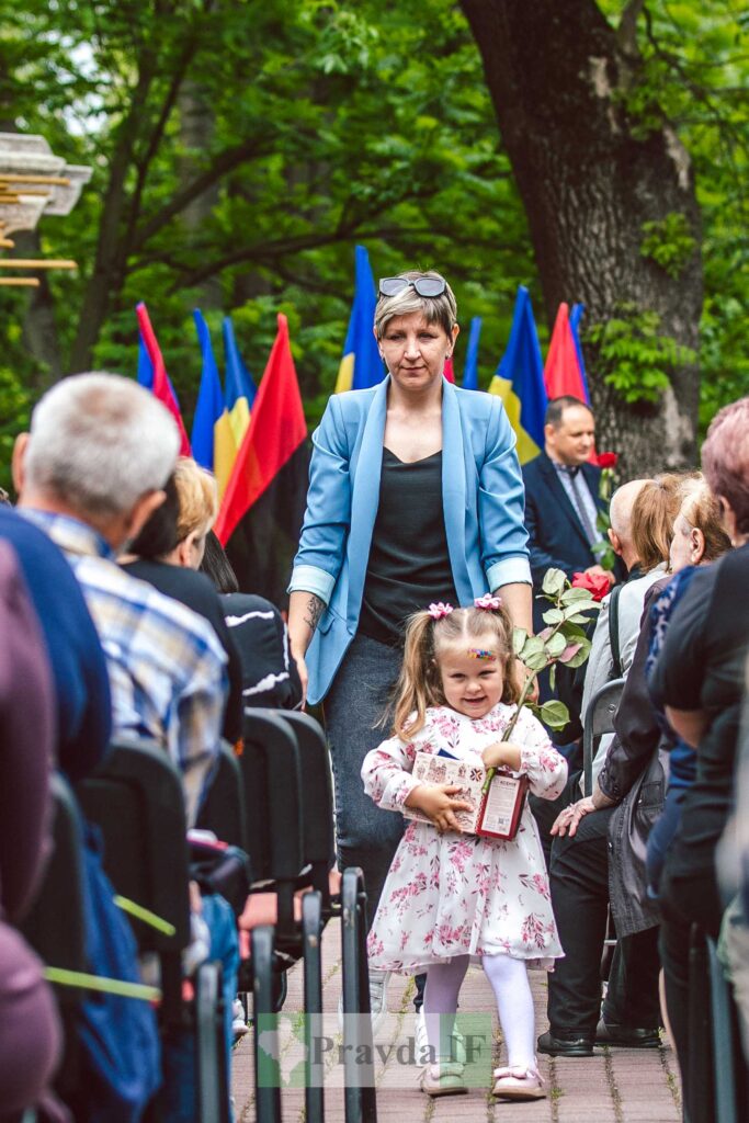 У Франківську на День міста вручили нагороди сім'ям загиблих воїнів. ФОТОРЕПОРТАЖ