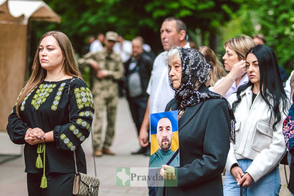 У Франківську на День міста вручили нагороди сім'ям загиблих воїнів. ФОТОРЕПОРТАЖ