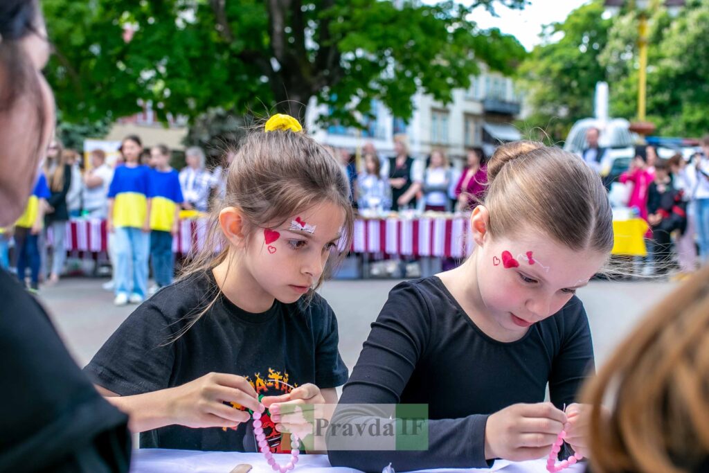 У Франківську на благодійному заході "Вартові міста" збирали кошти на маскувальні сітки ФОТОРЕПОРТАЖ