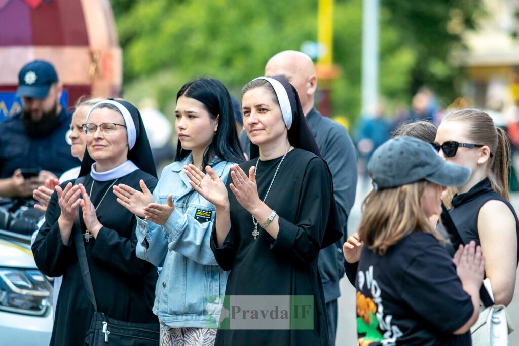 У Франківську на благодійному заході "Вартові міста" збирали кошти на маскувальні сітки ФОТОРЕПОРТАЖ