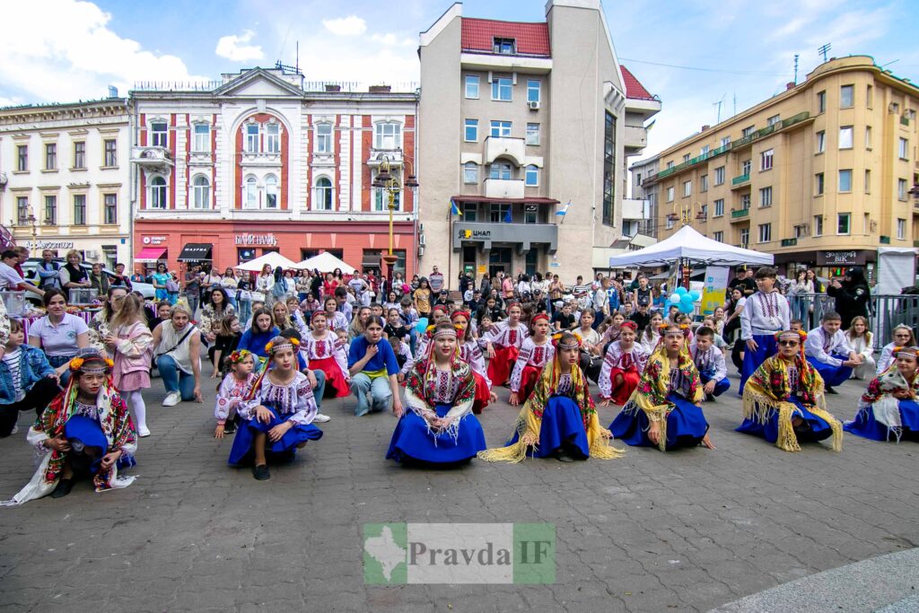 У Франківську на благодійному заході "Вартові міста" збирали кошти на маскувальні сітки ФОТОРЕПОРТАЖ