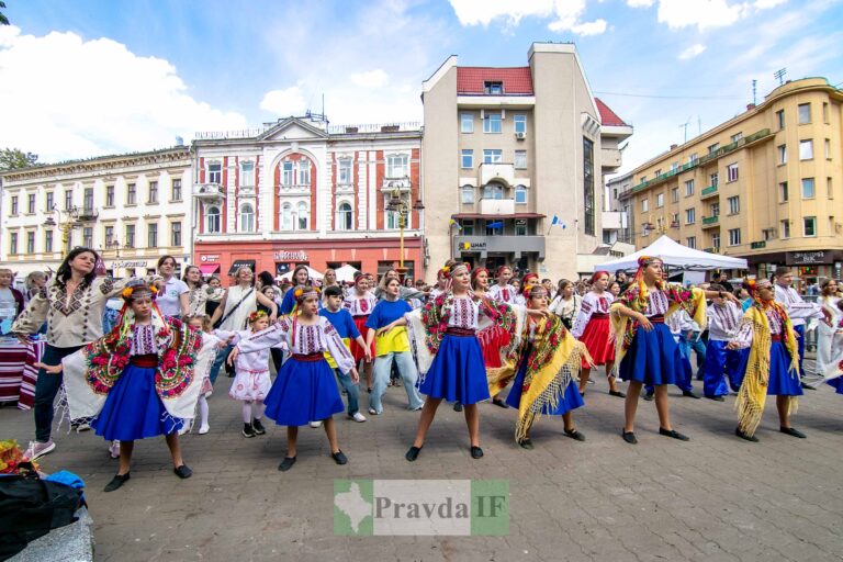 У Франківську на благодійному заході "Вартові міста" збирали кошти на маскувальні сітки ФОТОРЕПОРТАЖ