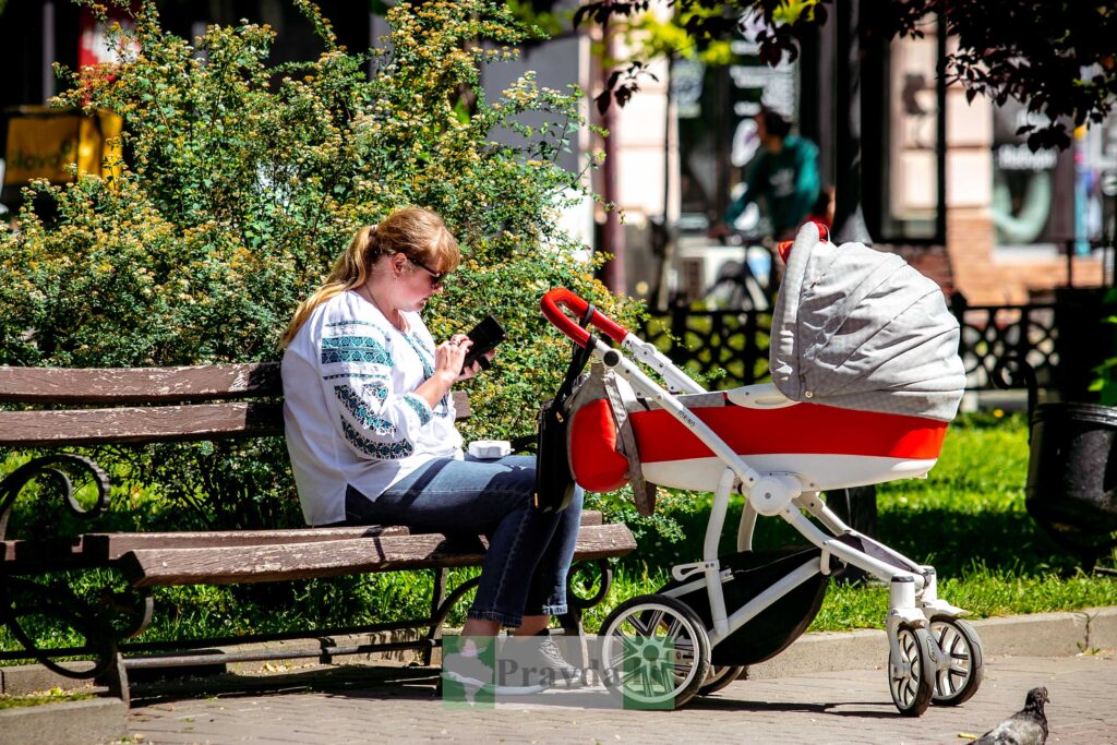 Івано-Франківськ заполонили вишиванки. ФОТОРЕПОРТАЖ