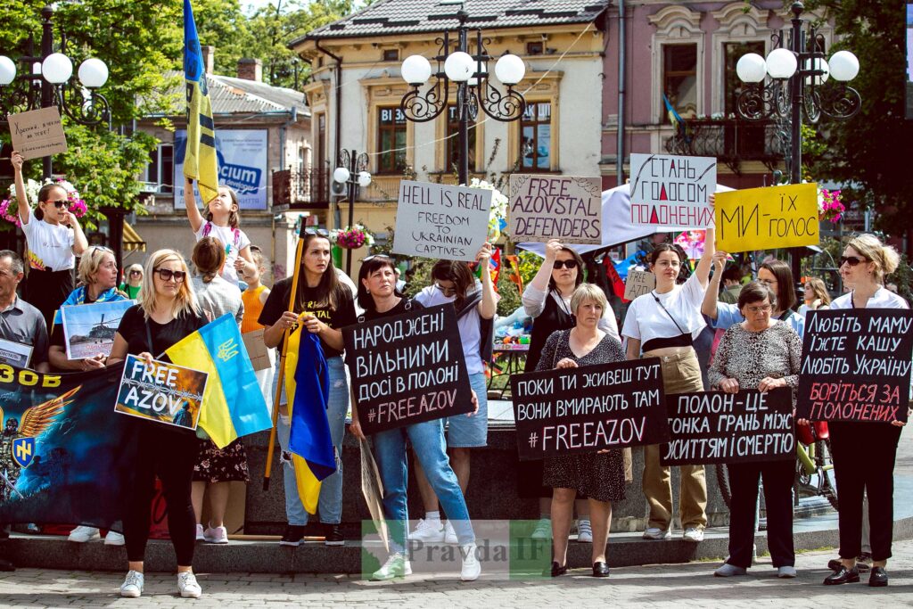 У Франківську відбулася акція на підтримку військовополонених захисників України ФОТОРЕПОРТАЖ