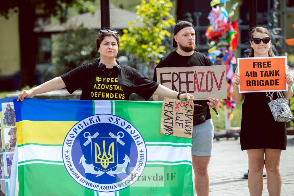 У Франківську відбулася акція на підтримку військовополонених захисників України ФОТОРЕПОРТАЖ