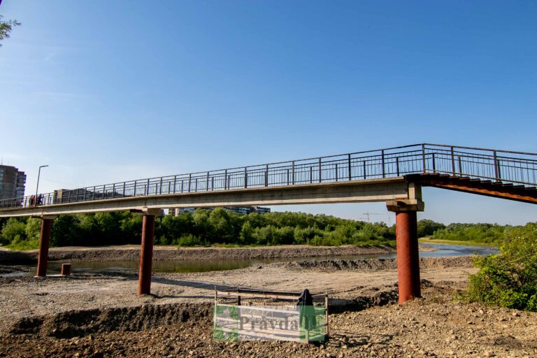 У Франківську відремонтували пішохідний міст на Пасічну. ФОТО/ВІДЕО