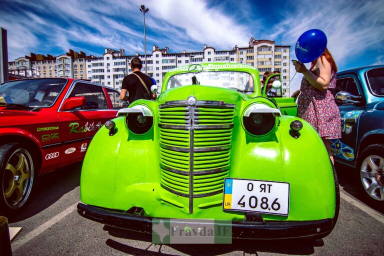 У Франківську проходить благодійний автодень «На колесах». ФОТОРЕПОРТАЖ