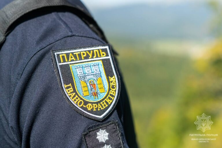 У Франківську в чоловіка вилучили згорток наркотичної речовини