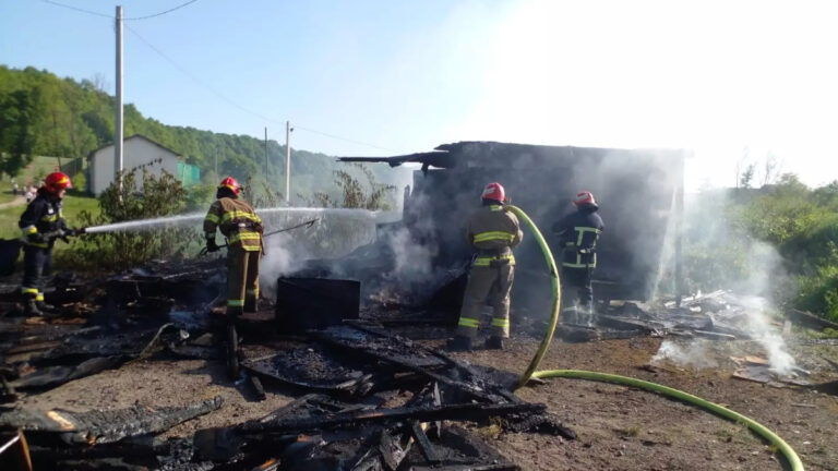 У Галицькій громаді горів металевий вагончик