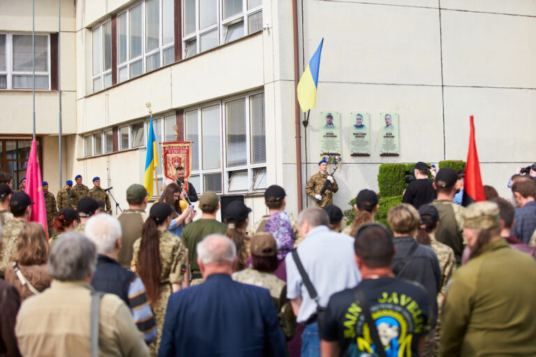 У Франківську відкрили пам'ятні дошки двом загиблим на війні франківцям