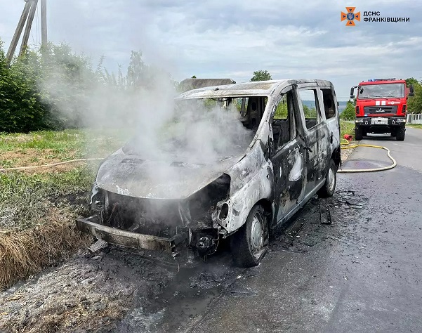 На Калущині на трасі загорівся автомобіль