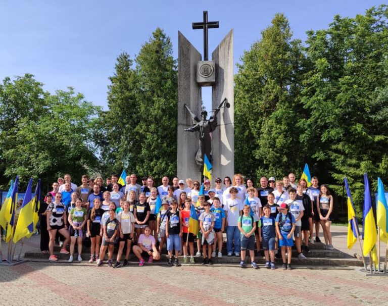 В пам’ять про загиблих Захисників у Тлумачі організували велопробіг