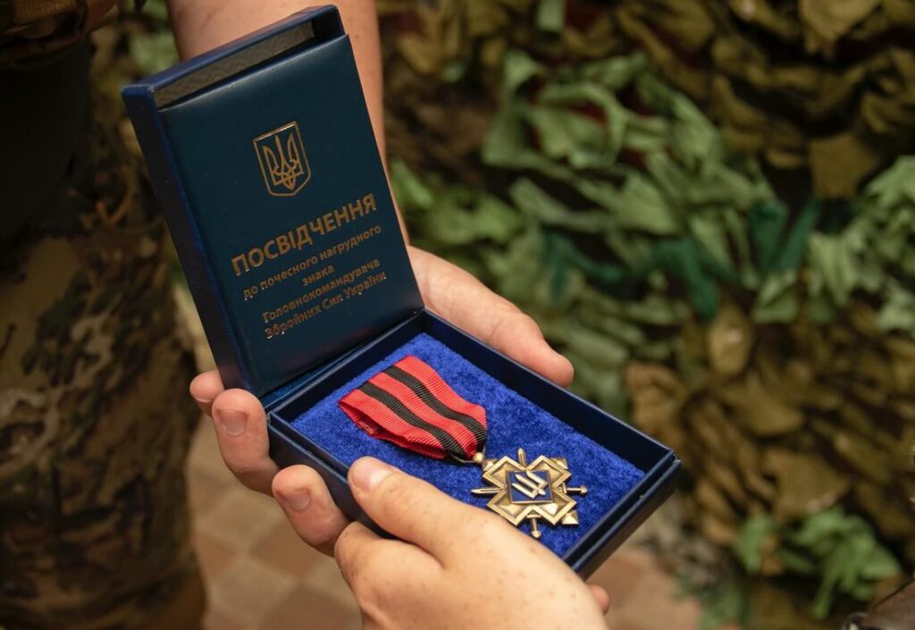 Офіцерку з Франківщини Оксану Рубаняк нагородили високою відзнакою "Золотим хрестом" Головнокомандувача ЗСУ