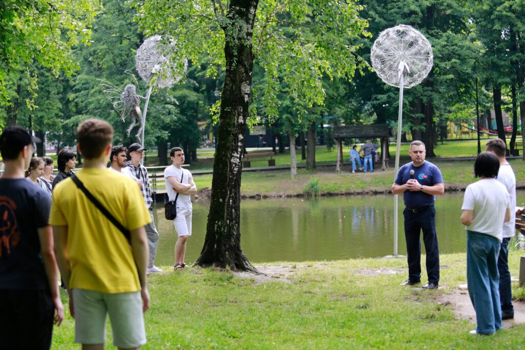 У франківському міському парку з'явилась незвичайна кульбаба
