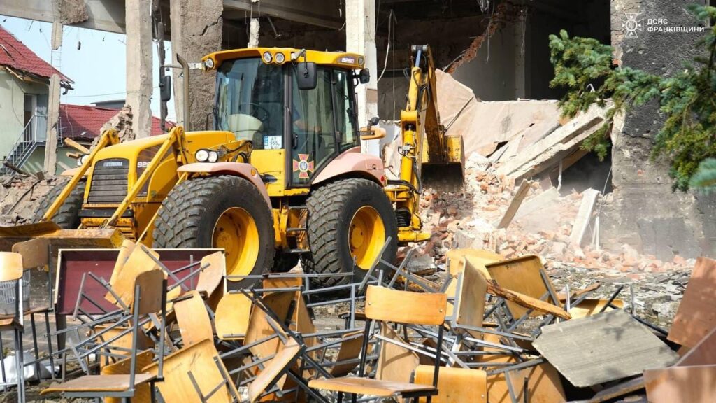 Як виглядає ІФНТУНГ вдень після ранкового обстрілу. ФОТО