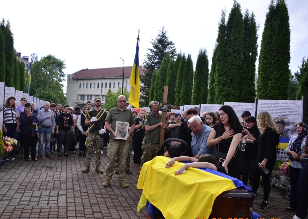 На вічний спочинок додому повернувся прикарпатець Микола Максимів