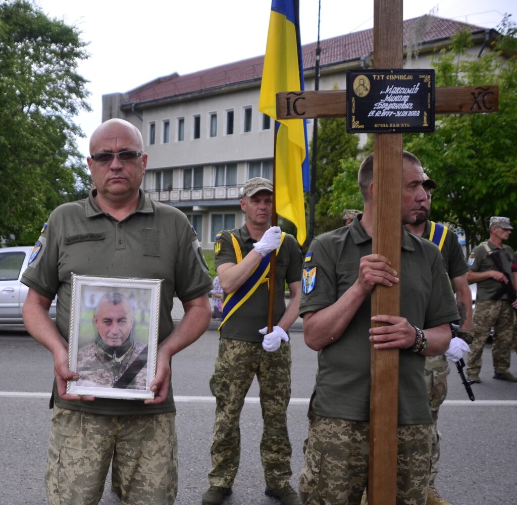 На вічний спочинок додому повернувся прикарпатець Микола Максимів