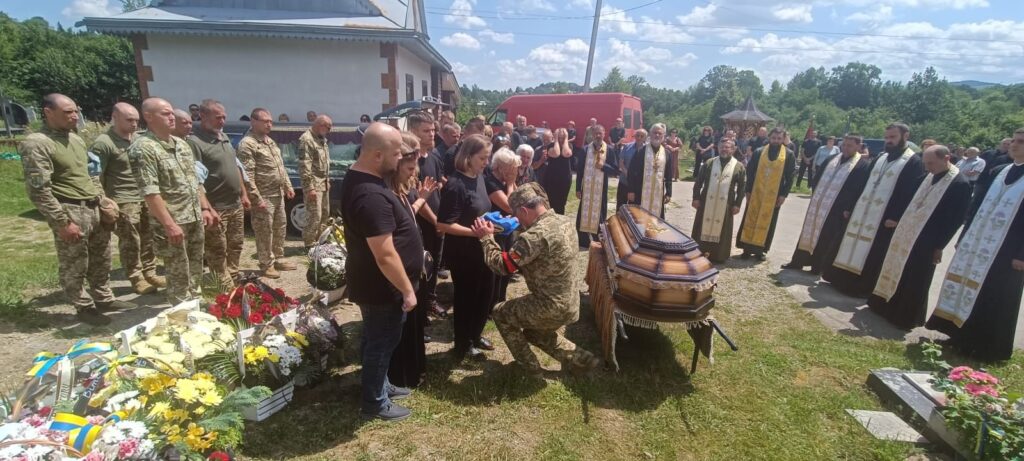 На Прикарпатті прощалися з військовослужбовцем Шалімовим Віктором