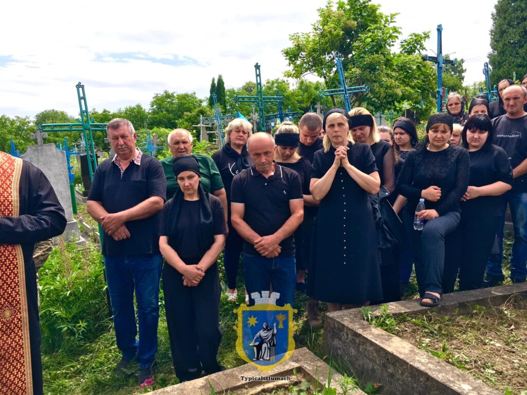 На Тлумаччині попрощалися з бійцем Іваном Палюгою