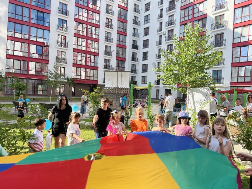 Понад 100 дітей святкували разом День батька завдяки Vertical Development