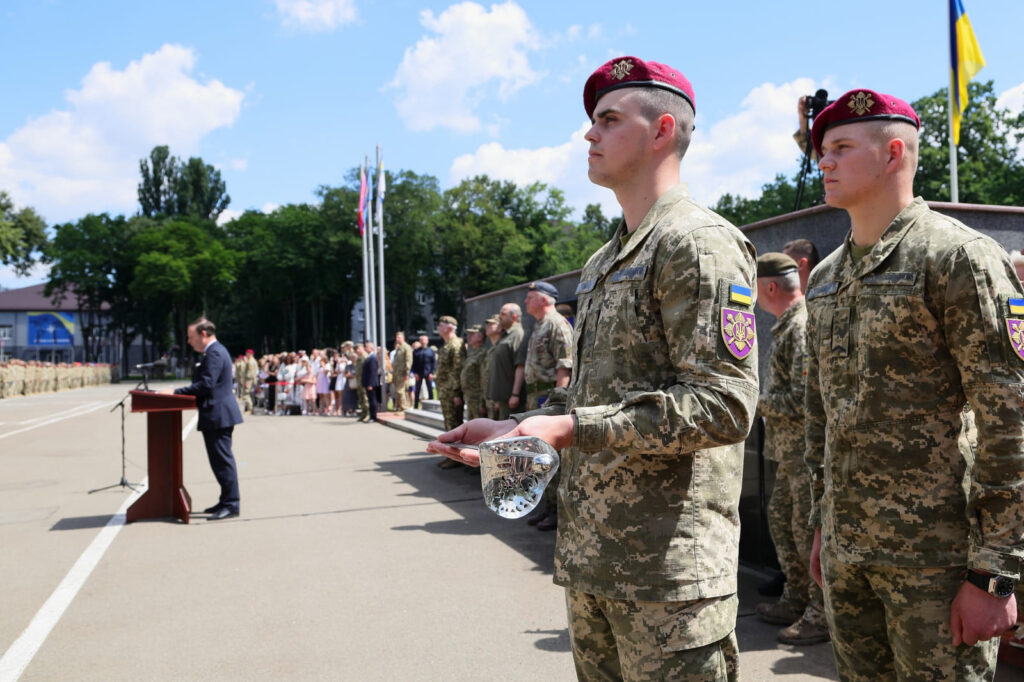 Сьогодні відбувся випуск офіцерів у Національному університеті оборони: серед випускників є і прикарпатські «едельвейси» ФОТОРЕПОРТАЖ