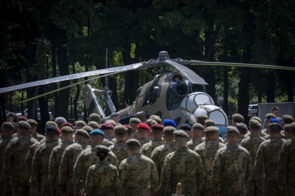 Сьогодні відбувся випуск офіцерів у Національному університеті оборони: серед випускників є і прикарпатські «едельвейси» ФОТОРЕПОРТАЖ