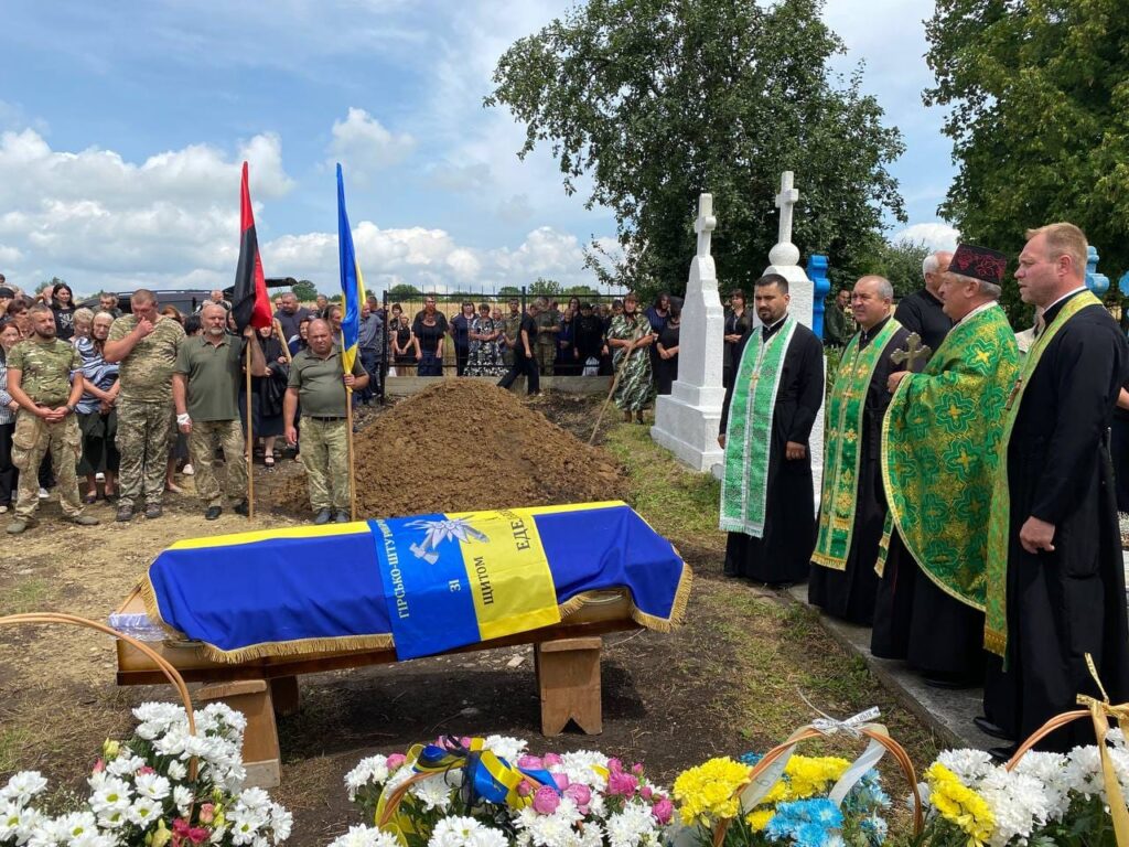 Городенківська громада провела на вічний спочинок мужнього воїна Андрія Скорейка