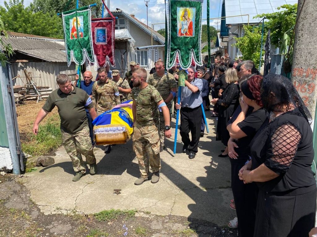 Городенківська громада провела на вічний спочинок мужнього воїна Андрія Скорейка