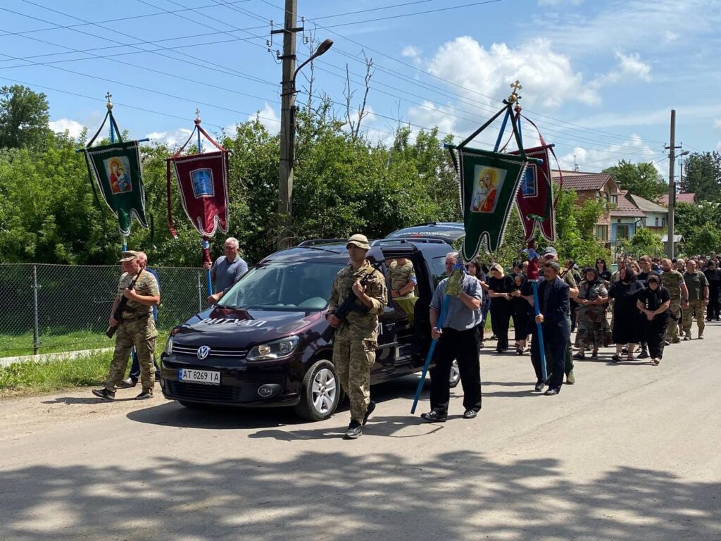 Городенківська громада провела на вічний спочинок мужнього воїна Андрія Скорейка