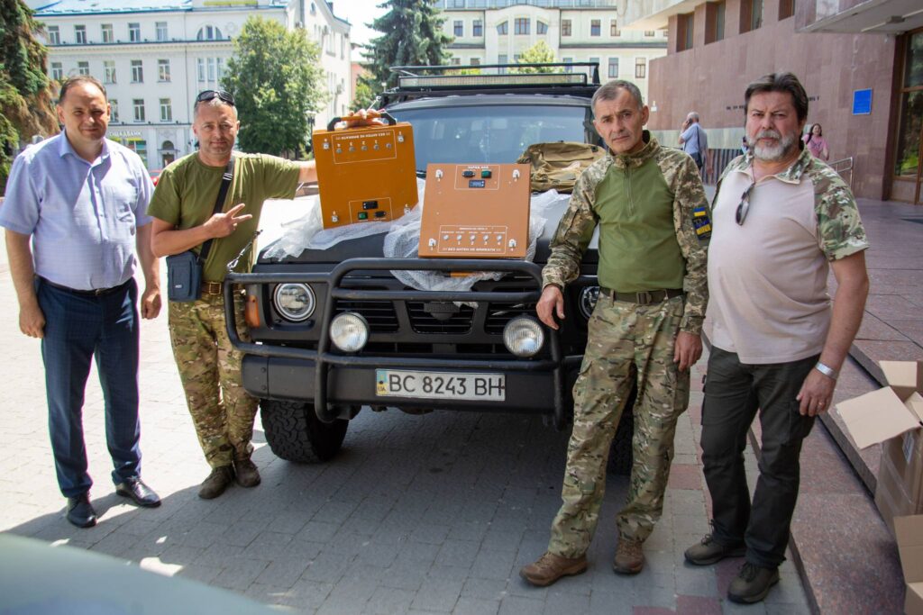 З Івано-Франківська захисникам на фронт передали РЕБи