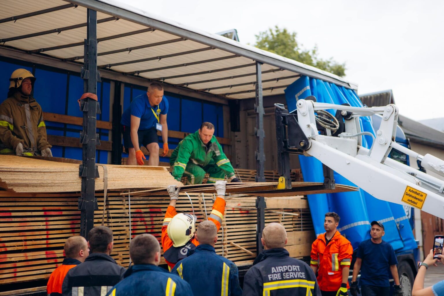 На Прикарпаття прибула допомога з будівельними матерілами
