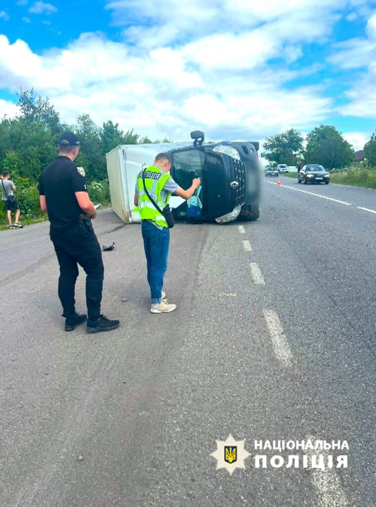 В поліції розповіли подробиці смертельної аварії на Прикарпатті, де загинули дві жінки. ФОТО