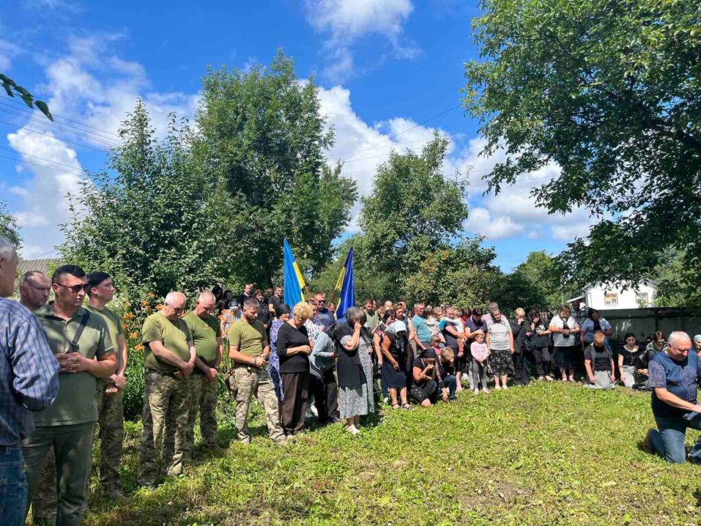 Бурштинська громада попрощалася із полеглим Героєм Андрієм Винником