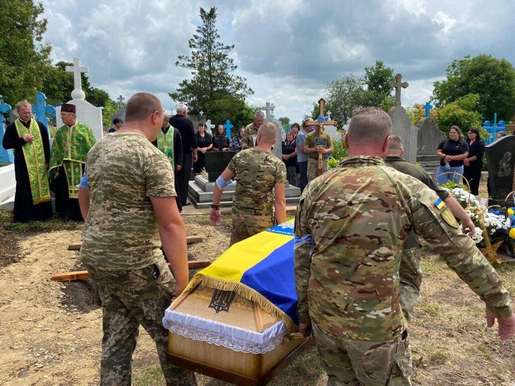 Городенківська громада провела на вічний спочинок мужнього воїна Андрія Скорейка