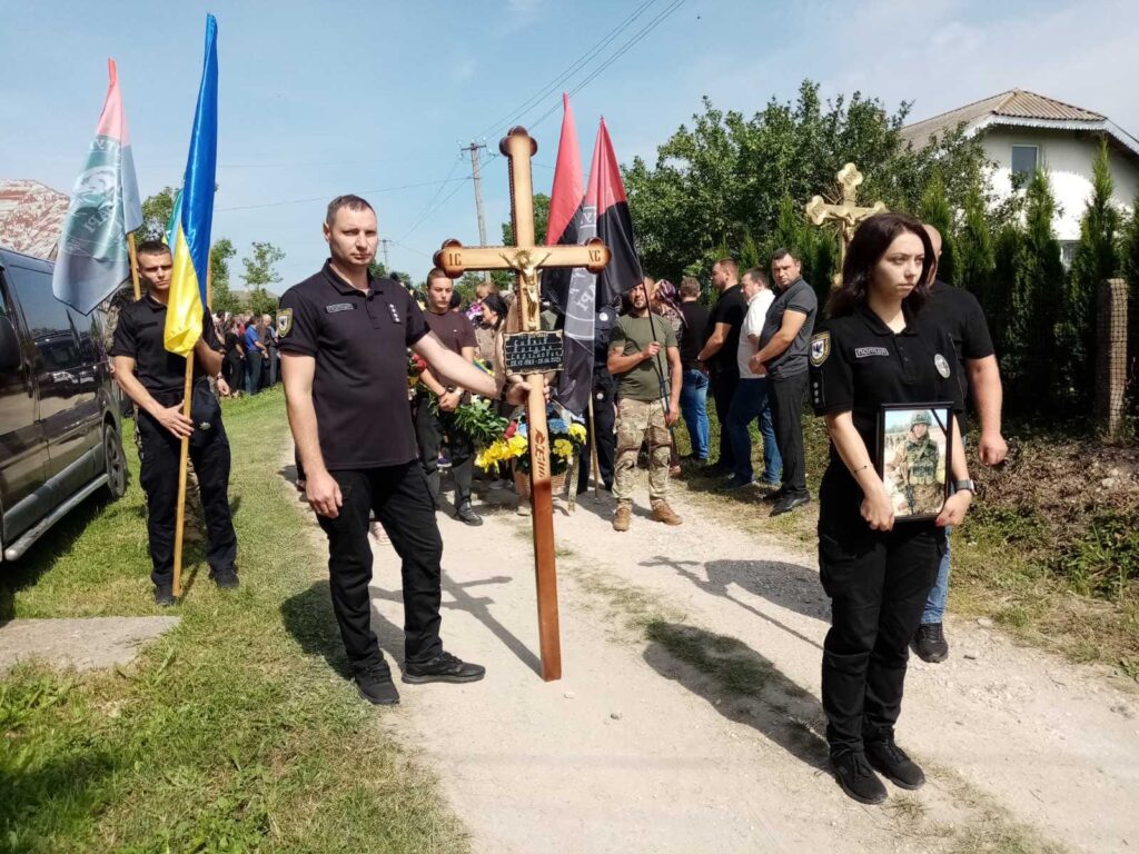 На Городенківщині в останню дорогу провели мужнього воїна Богдана Сивківа